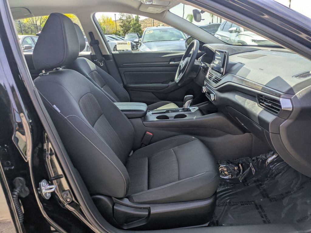 Used 2025 Nissan Altima 2.5 SV image 29
