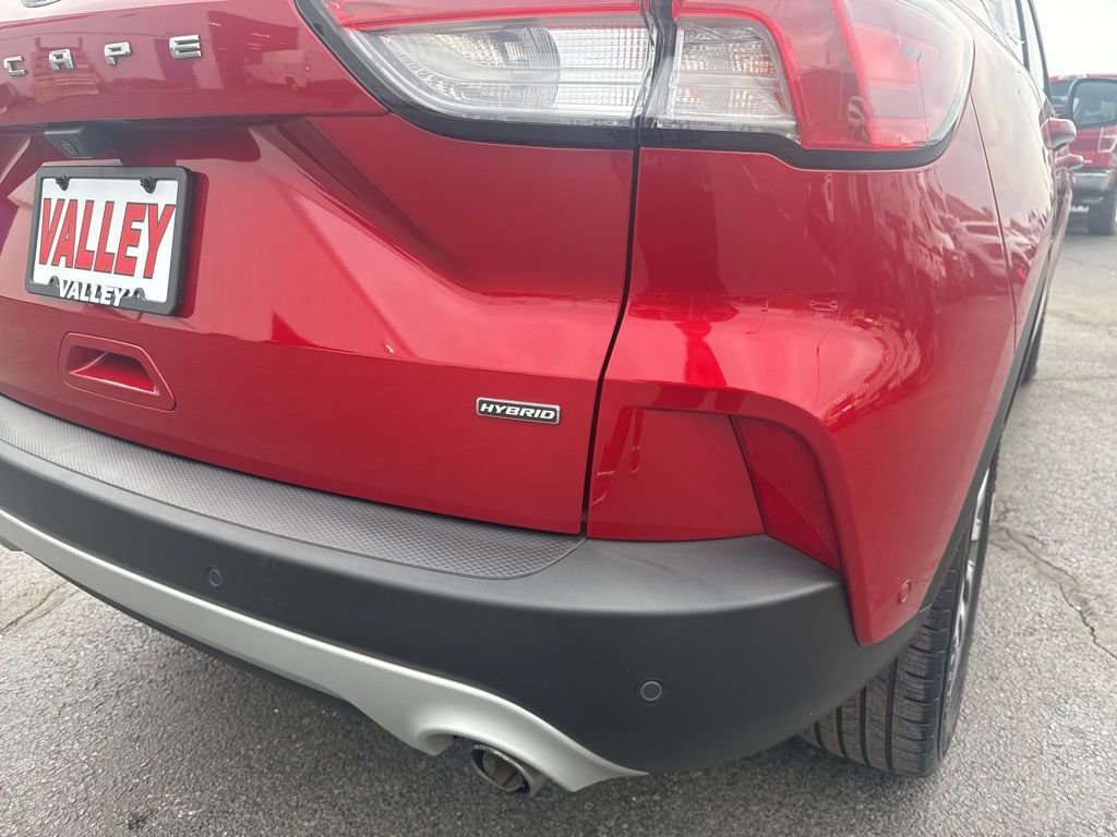 Used 2020 Ford Escape Titanium w/ Titanium Premium Package 2.0 FWD image 16