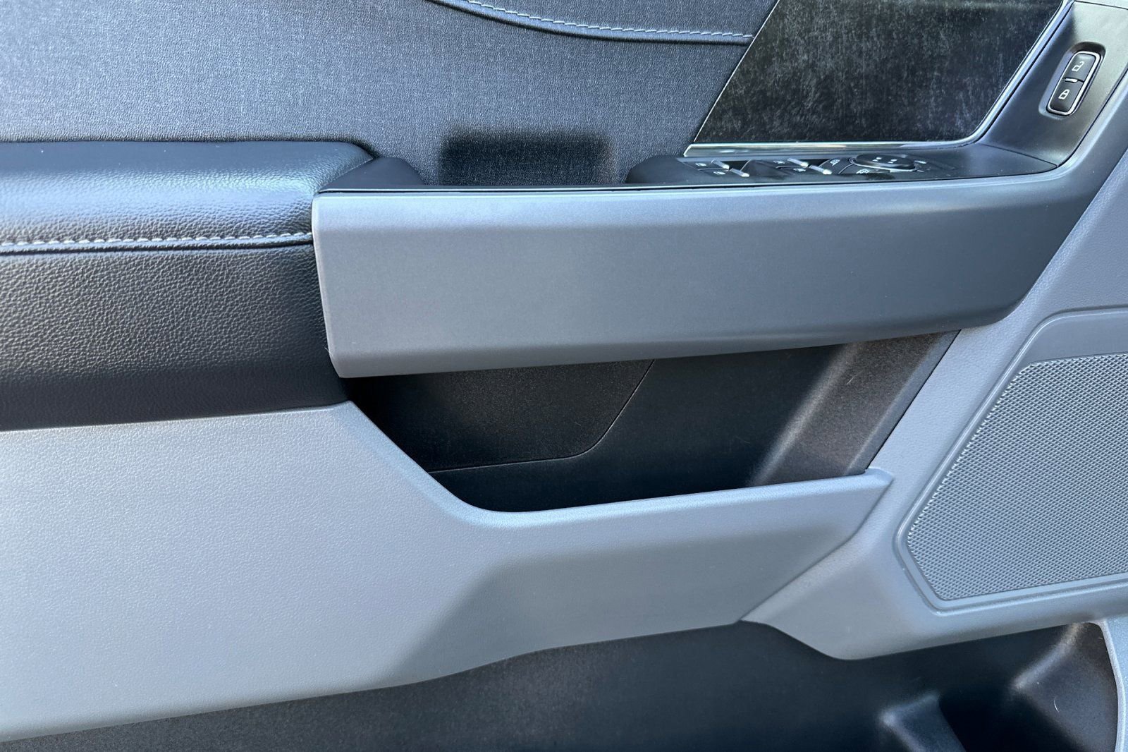 Used 2023 Ford F150 Lightning XLT image 11