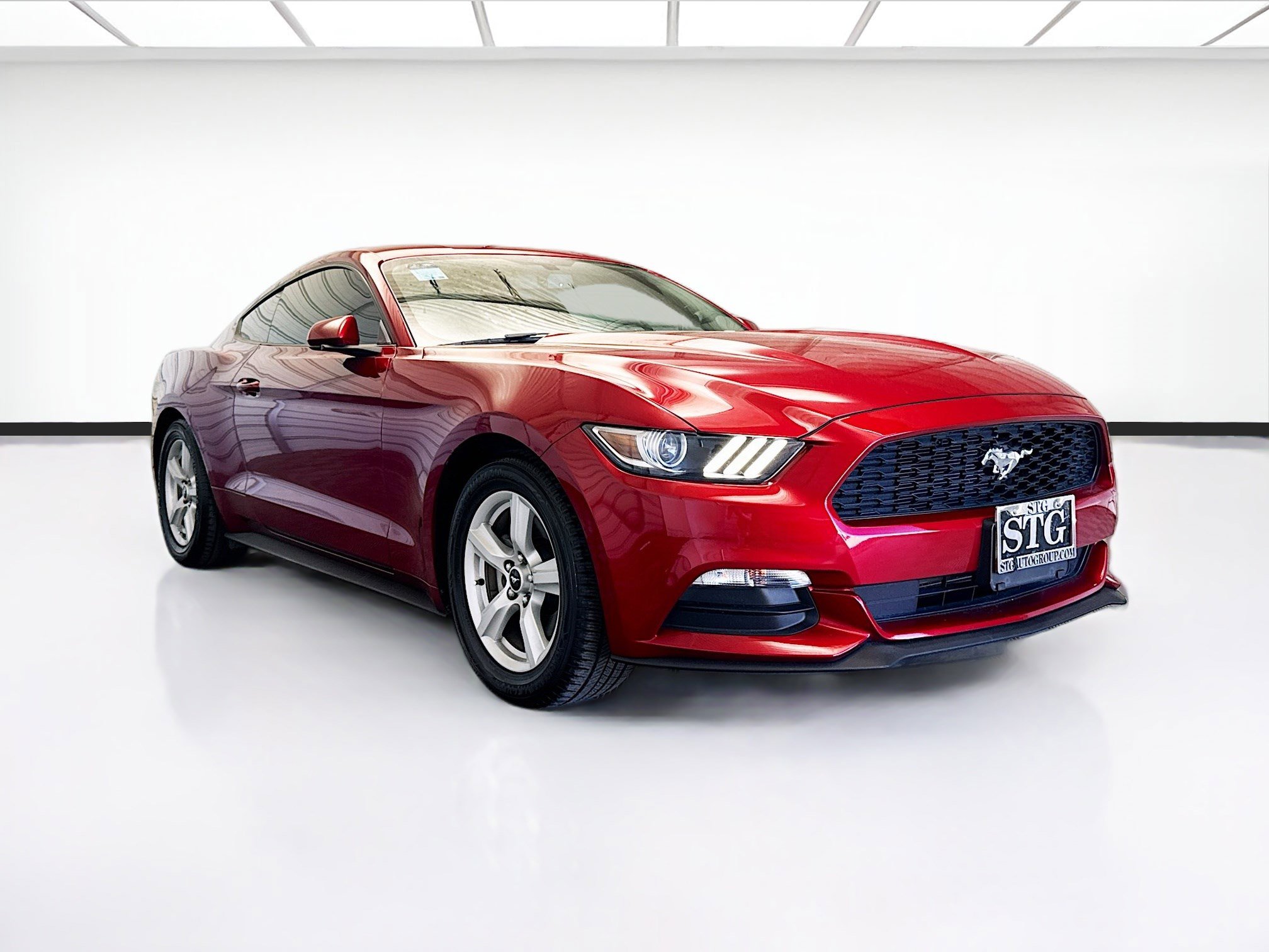 Used 2017 Ford Mustang Coupe image 3