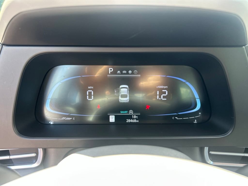 Used 2024 Hyundai Elantra SE FWD image 16