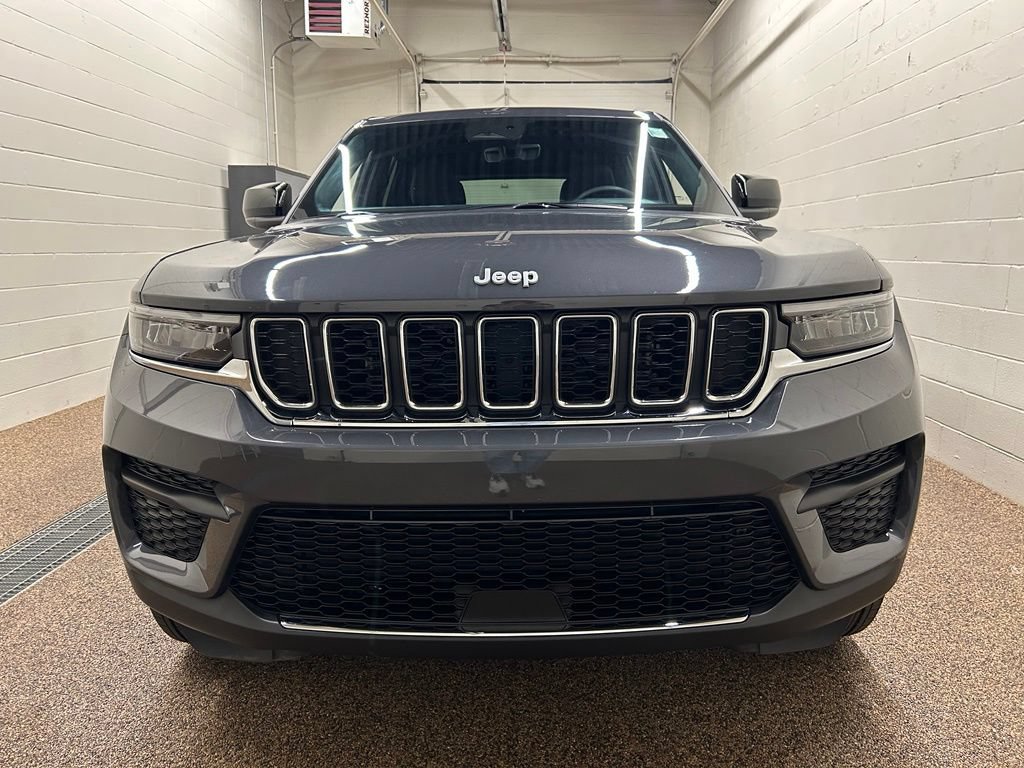 Used 2025 Jeep Grand Cherokee Laredo X w/ Luxury Tech Group I AWD/4WD image 6