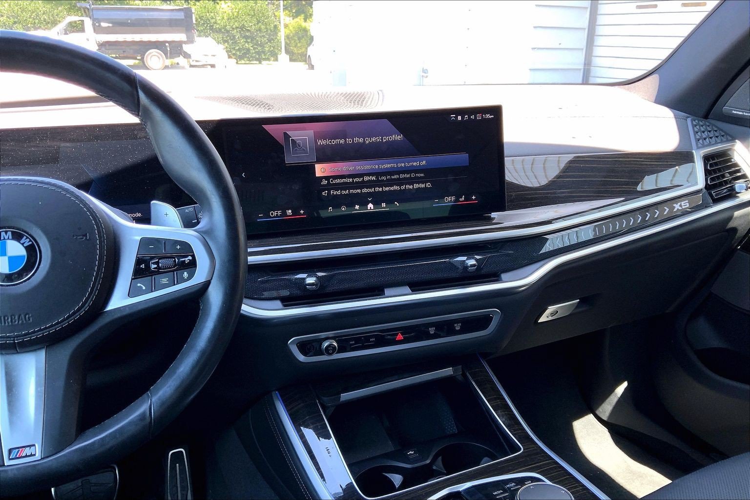 Used 2024 BMW X5 xDrive40i w/ M Sport Package AWD/4WD image 15