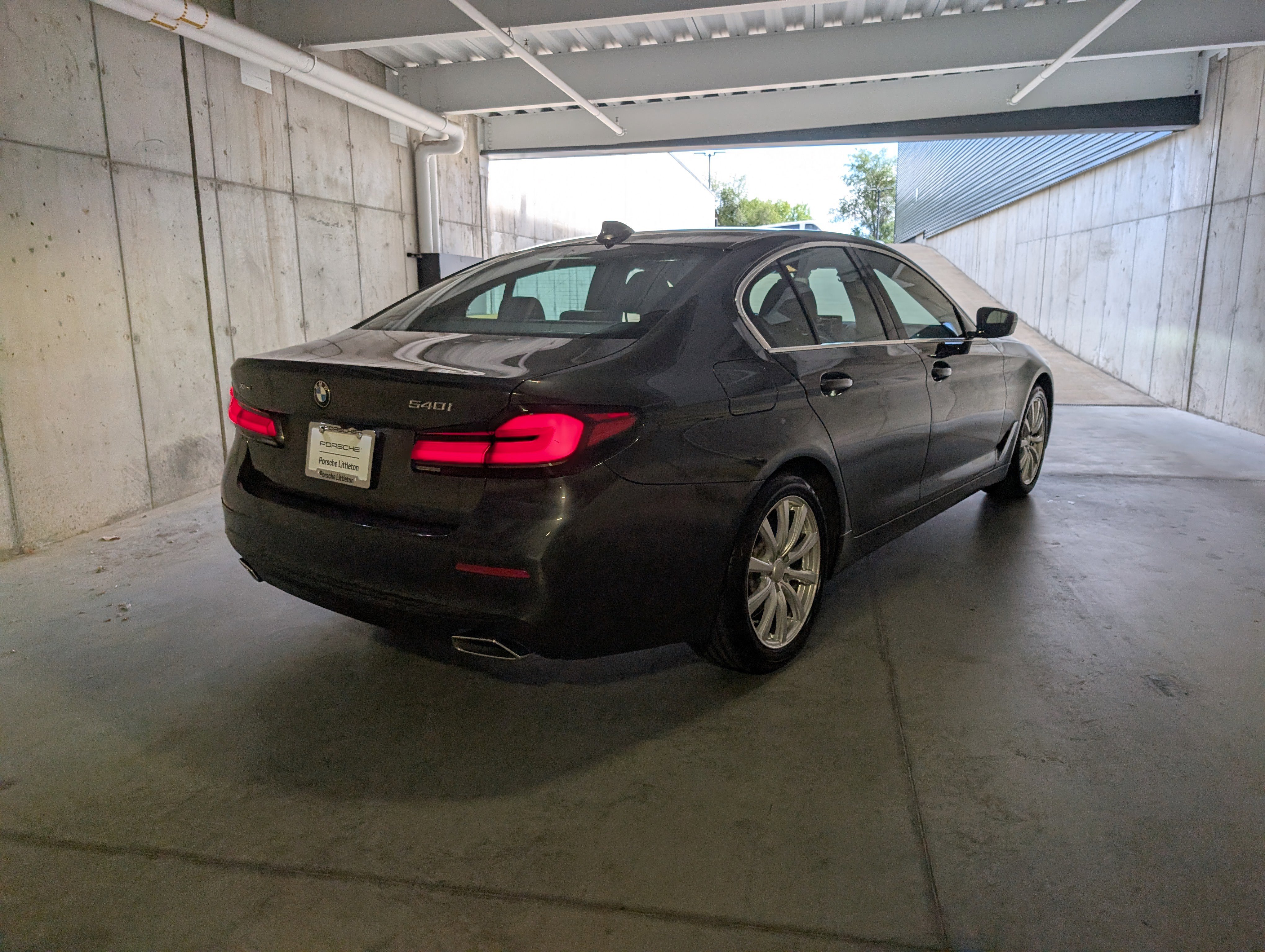 Used 2021 BMW 540i xDrive w/ Premium Package image 9
