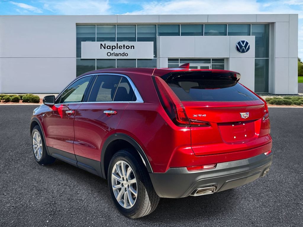 Used 2023 Cadillac XT4 Luxury w/ Cold Weather Package FWD image 3