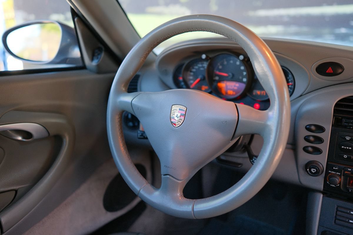 Used 2004 Porsche 911 Carrera RWD image 39