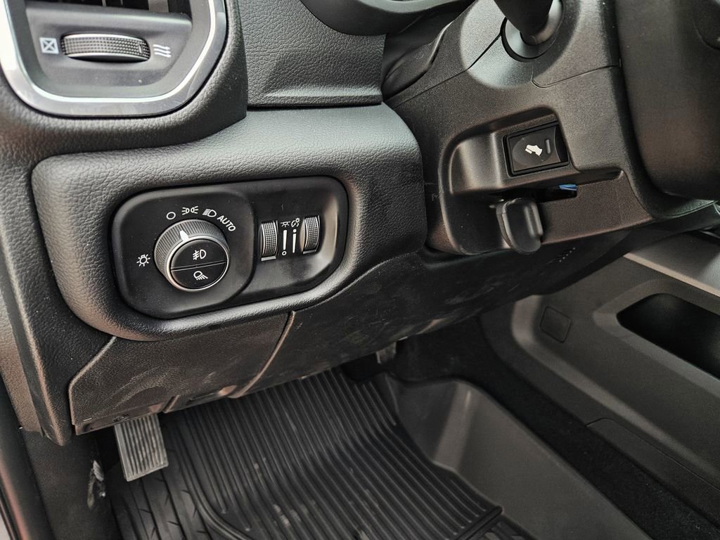 New 2026 RAM 3500 Laramie AWD/4WD image 14