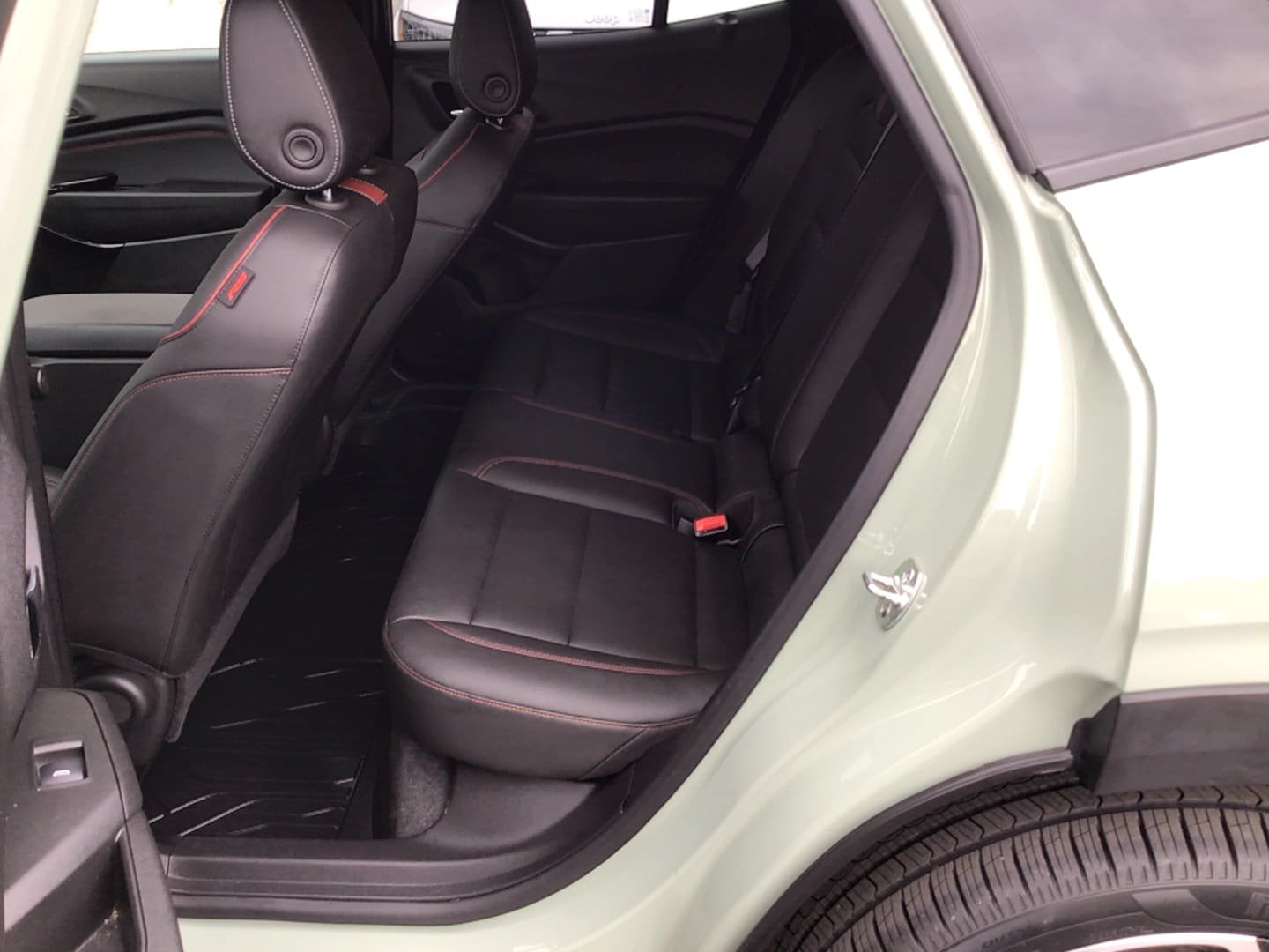 Used 2024 Chevrolet Trax RS w/ Sunroof Package FWD image 8