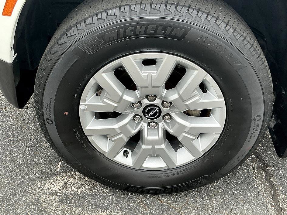 Used 2023 Nissan Frontier SV w/ SV Convenience Package image 9