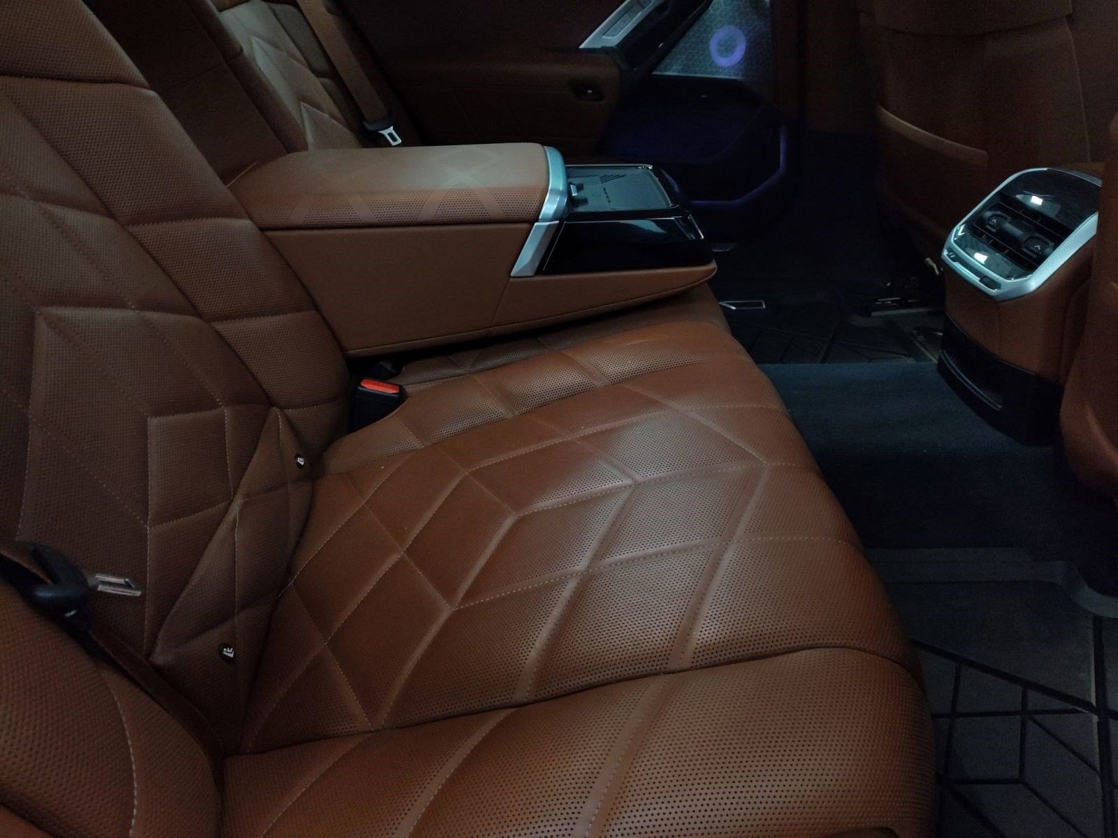 Certified 2023 BMW 760i xDrive w/ Luxury Rear Seating Package image 30