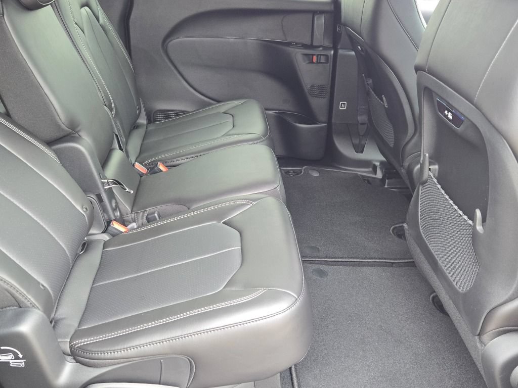 New 2027 Chrysler Pacifica Select FWD image 9