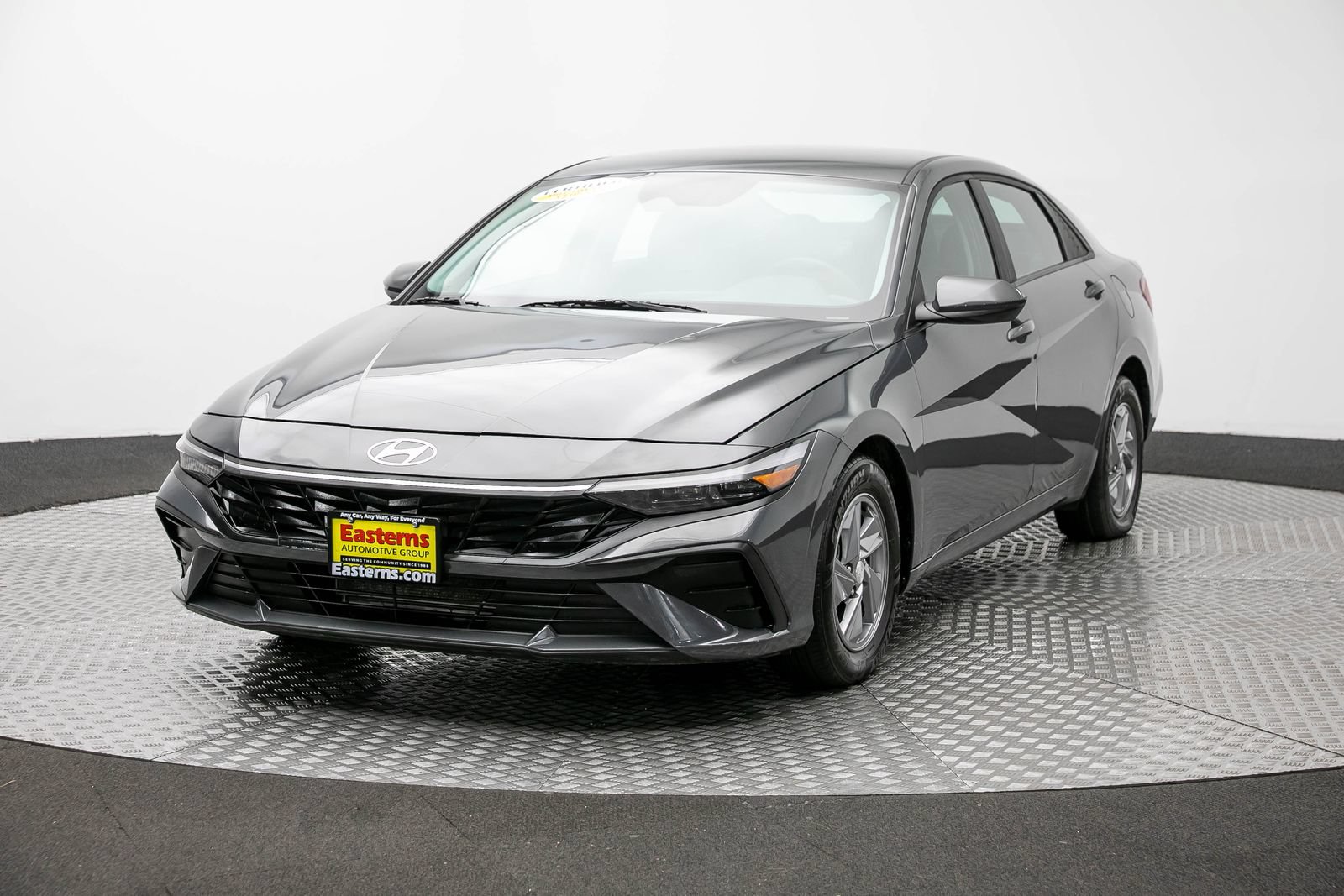 Used 2024 Hyundai Elantra SE FWD image 1