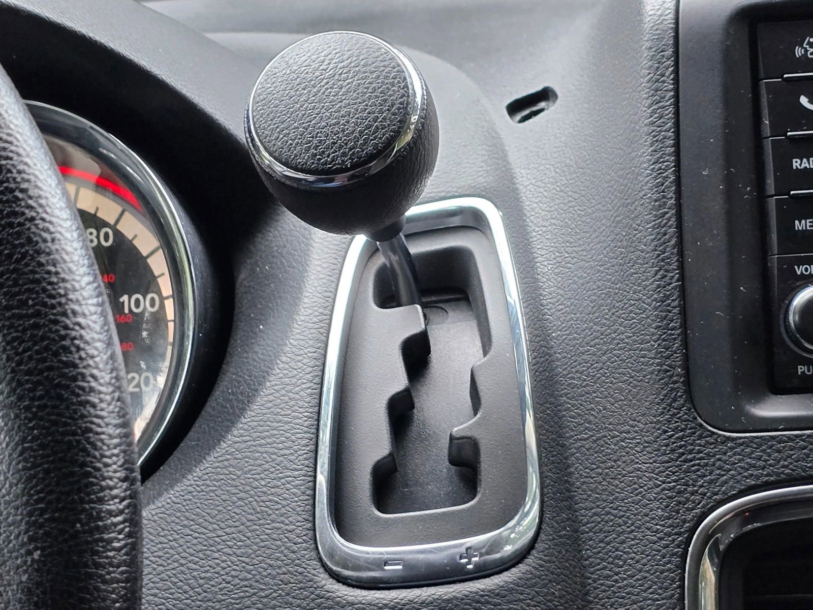 Used 2018 Dodge Grand Caravan SE image 30