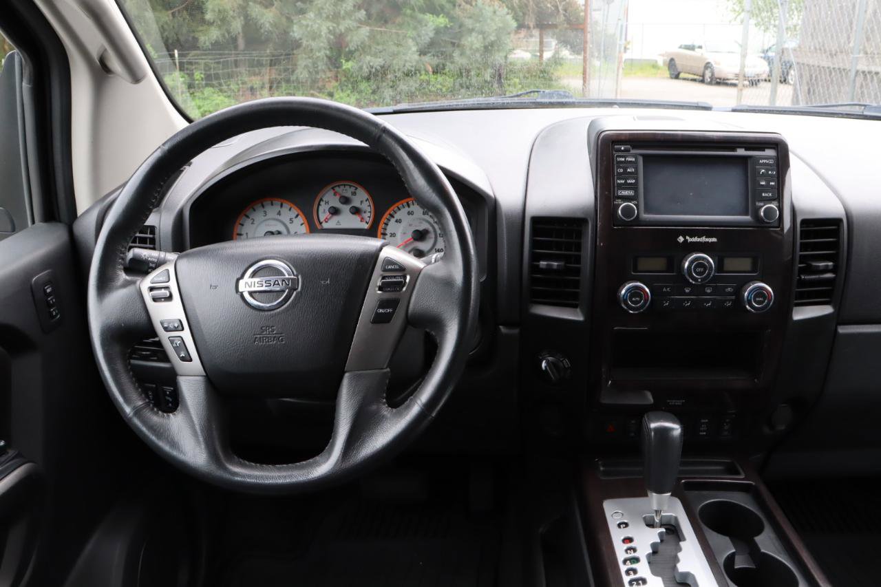 Used 2015 Nissan Titan SL AWD/4WD image 7