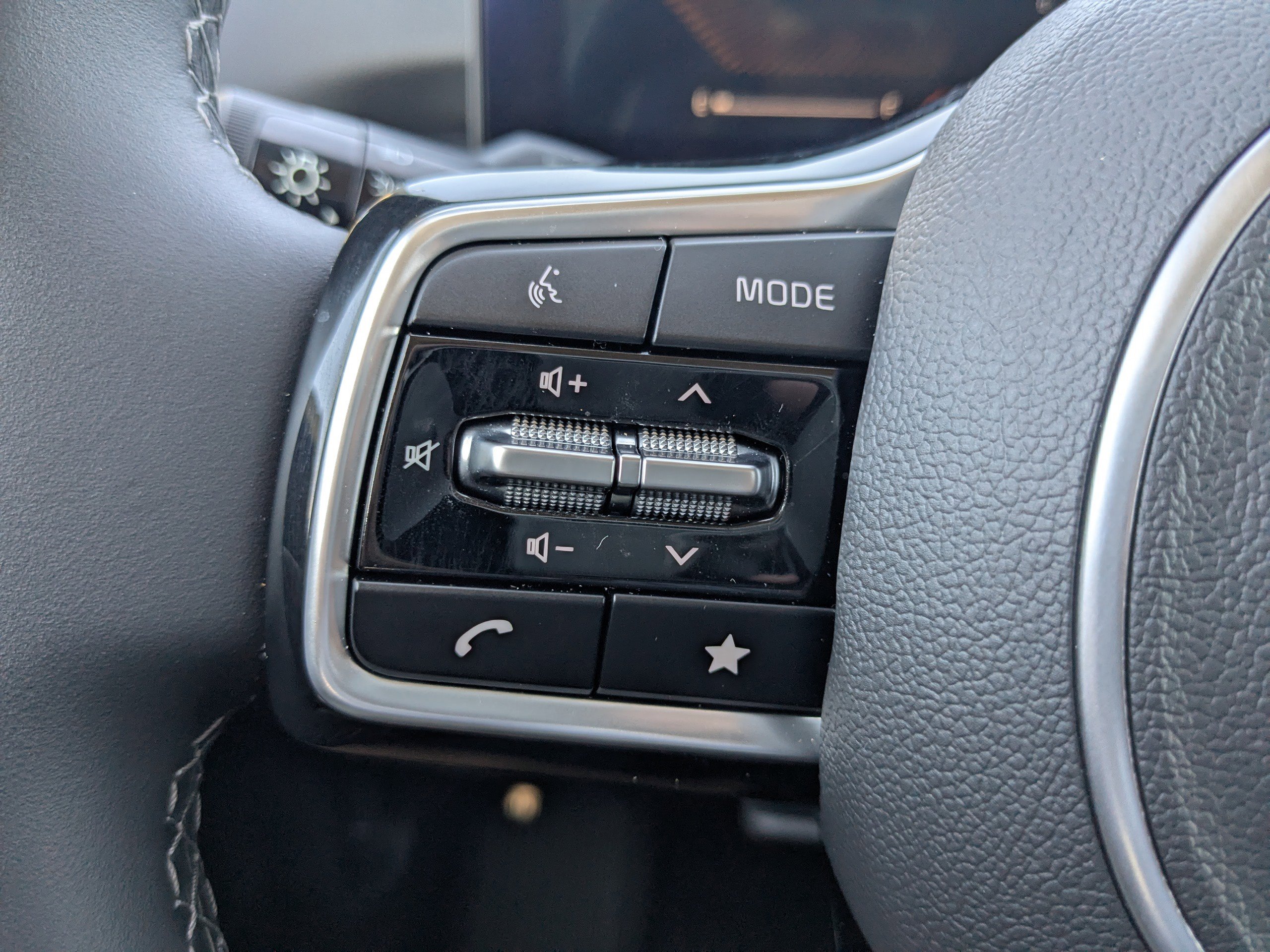 Certified 2025 Kia Sorento S w/ Panoramic Sunroof Package image 30