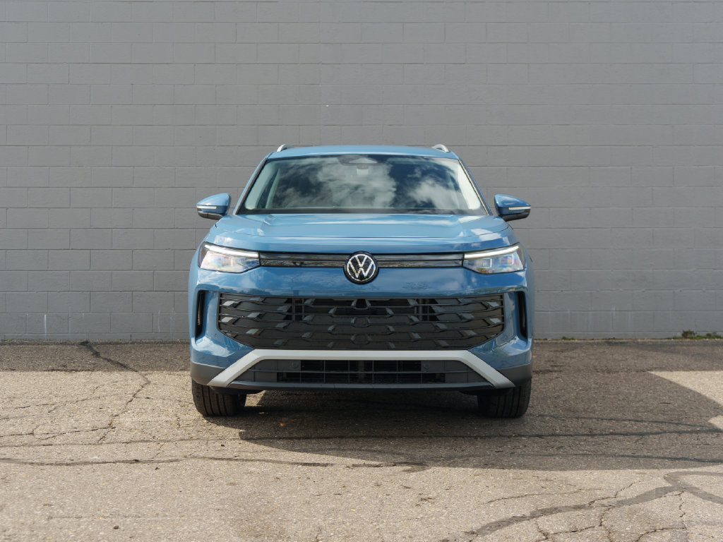 New 2026 Volkswagen Tiguan SE AWD/4WD image 2