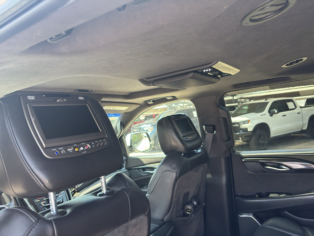 Used 2018 Cadillac Escalade ESV Platinum AWD/4WD image 16