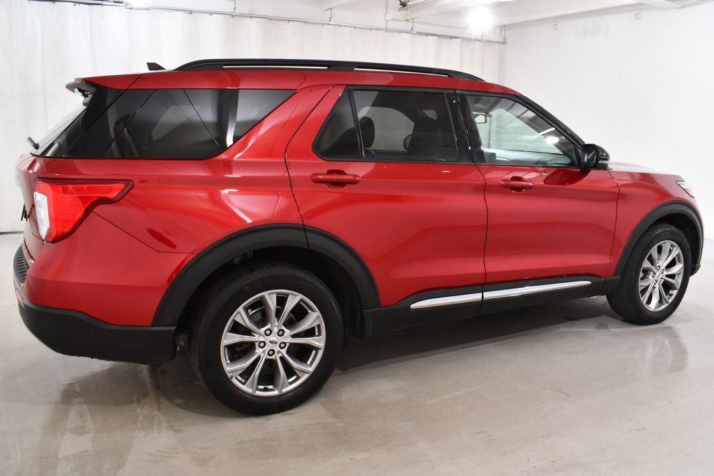 Used 2022 Ford Explorer XLT w/ Equipment Group 202A AWD/4WD image 11