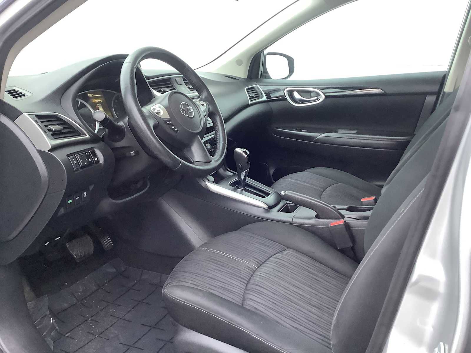 Used 2018 Nissan Sentra SV image 3