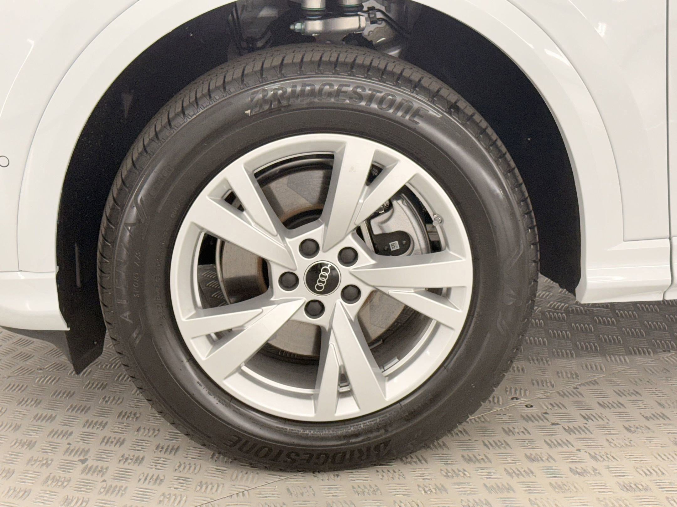 Used 2025 Audi Q5 Premium w/ Convenience Package AWD/4WD image 10