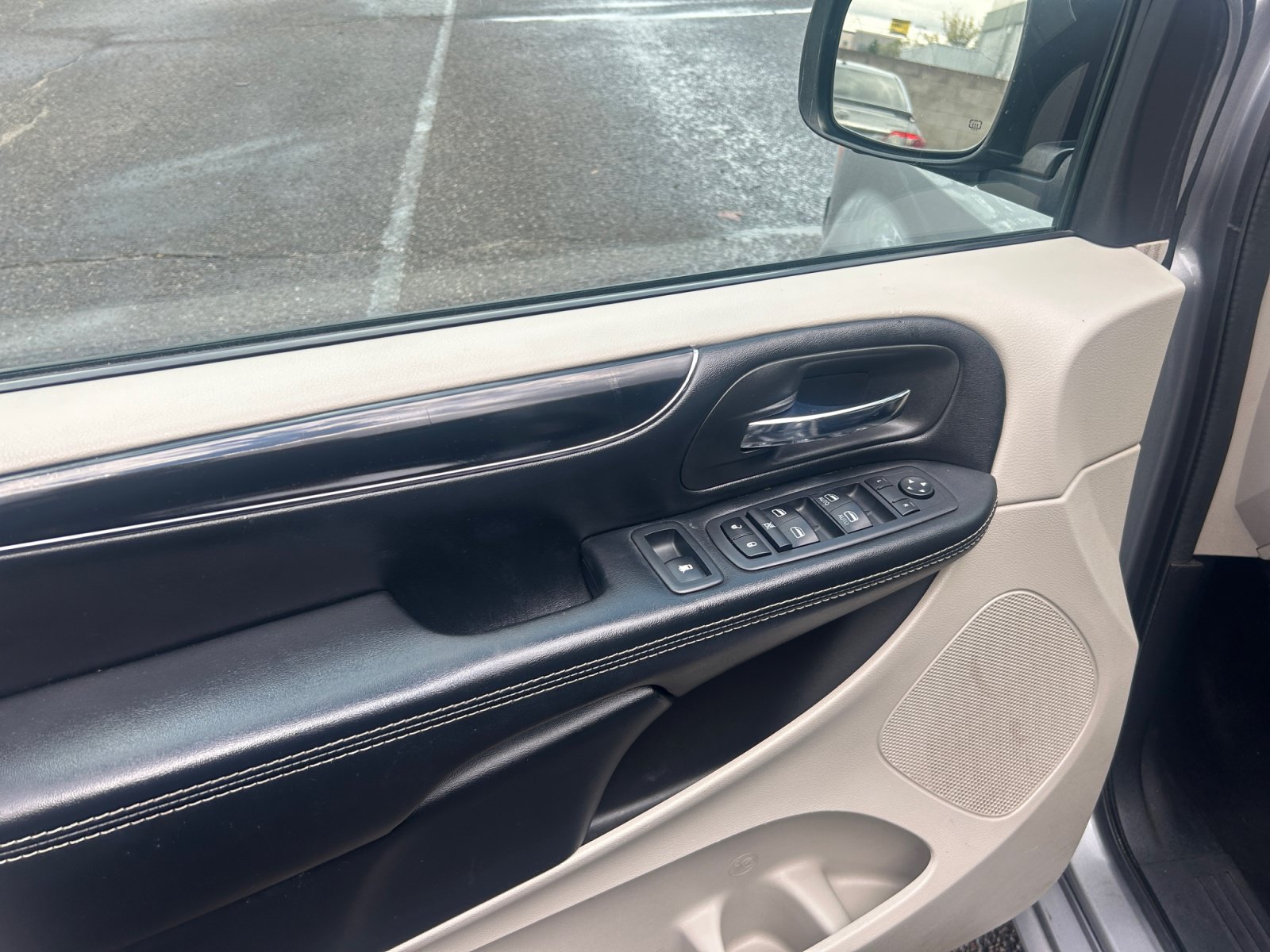 Used 2019 Dodge Grand Caravan SXT FWD image 13