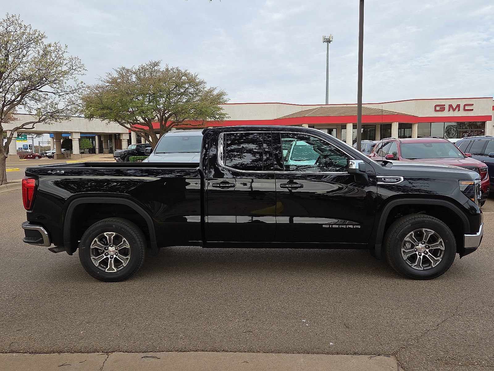 New 2026 GMC Sierra 1500 SLE w/ Preferred Package AWD/4WD image 4