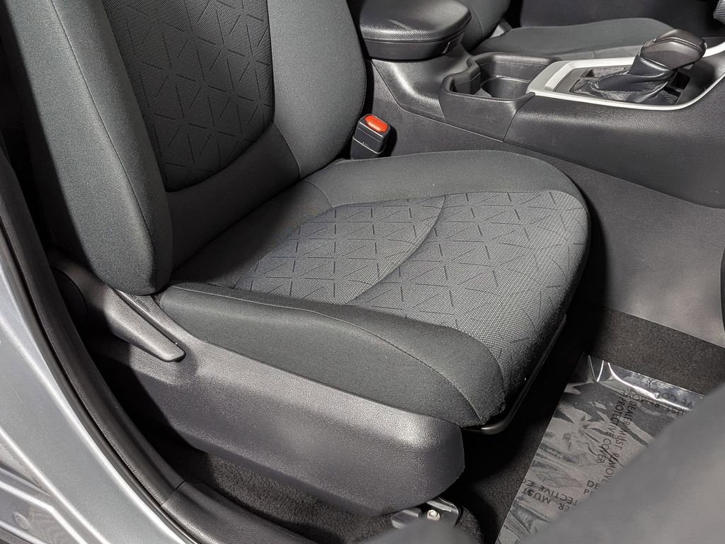 Used 2021 Toyota RAV4 XLE w/ Convenience Package image 27