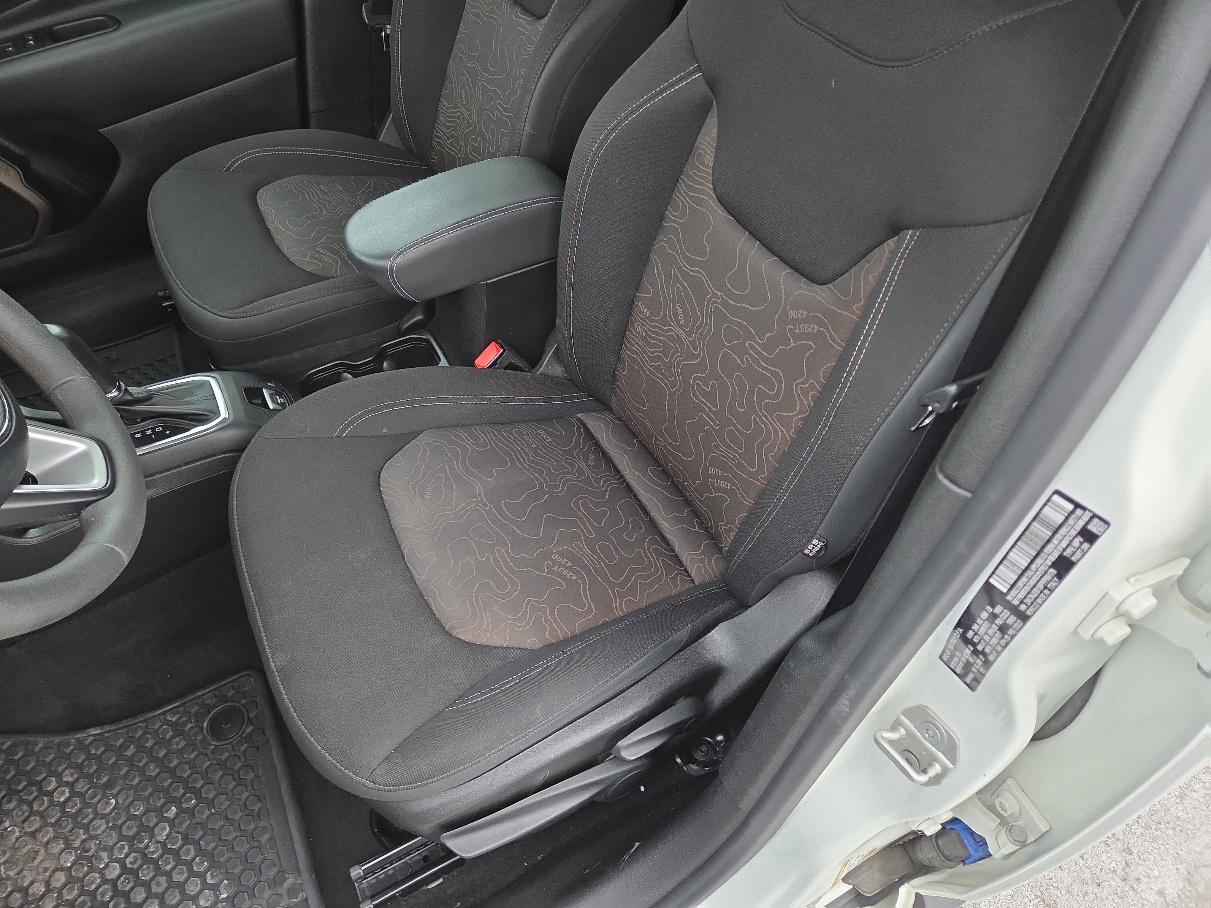 Certified 2023 Jeep Renegade Latitude AWD/4WD image 13