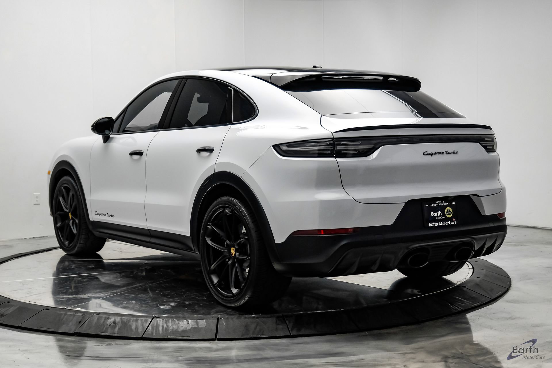 Used 2022 Porsche Cayenne Turbo image 9