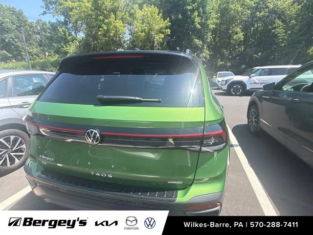 Certified 2025 Volkswagen Taos SE AWD/4WD image 6