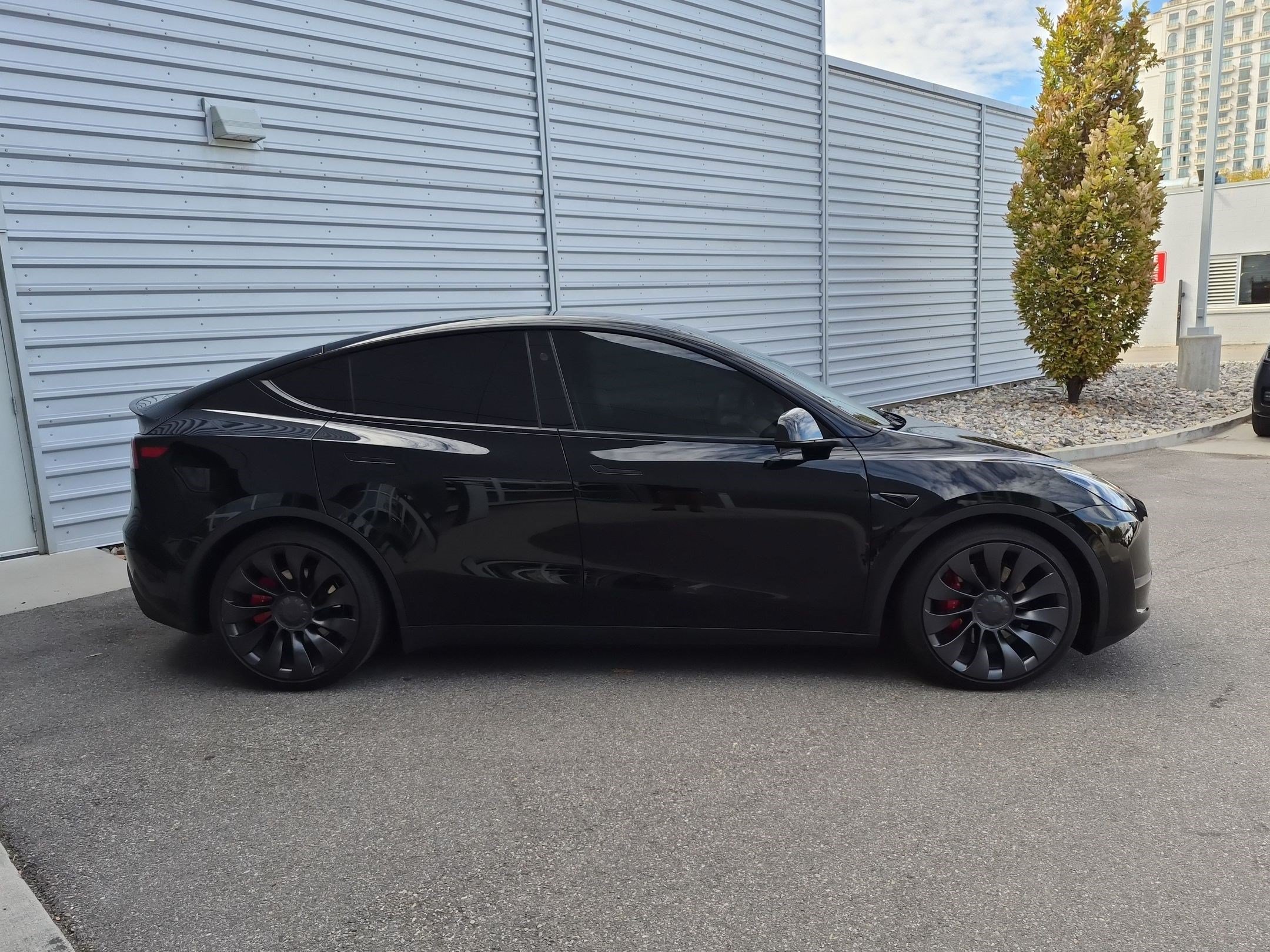 Used 2025 Tesla Model Y Performance AWD/4WD image 4