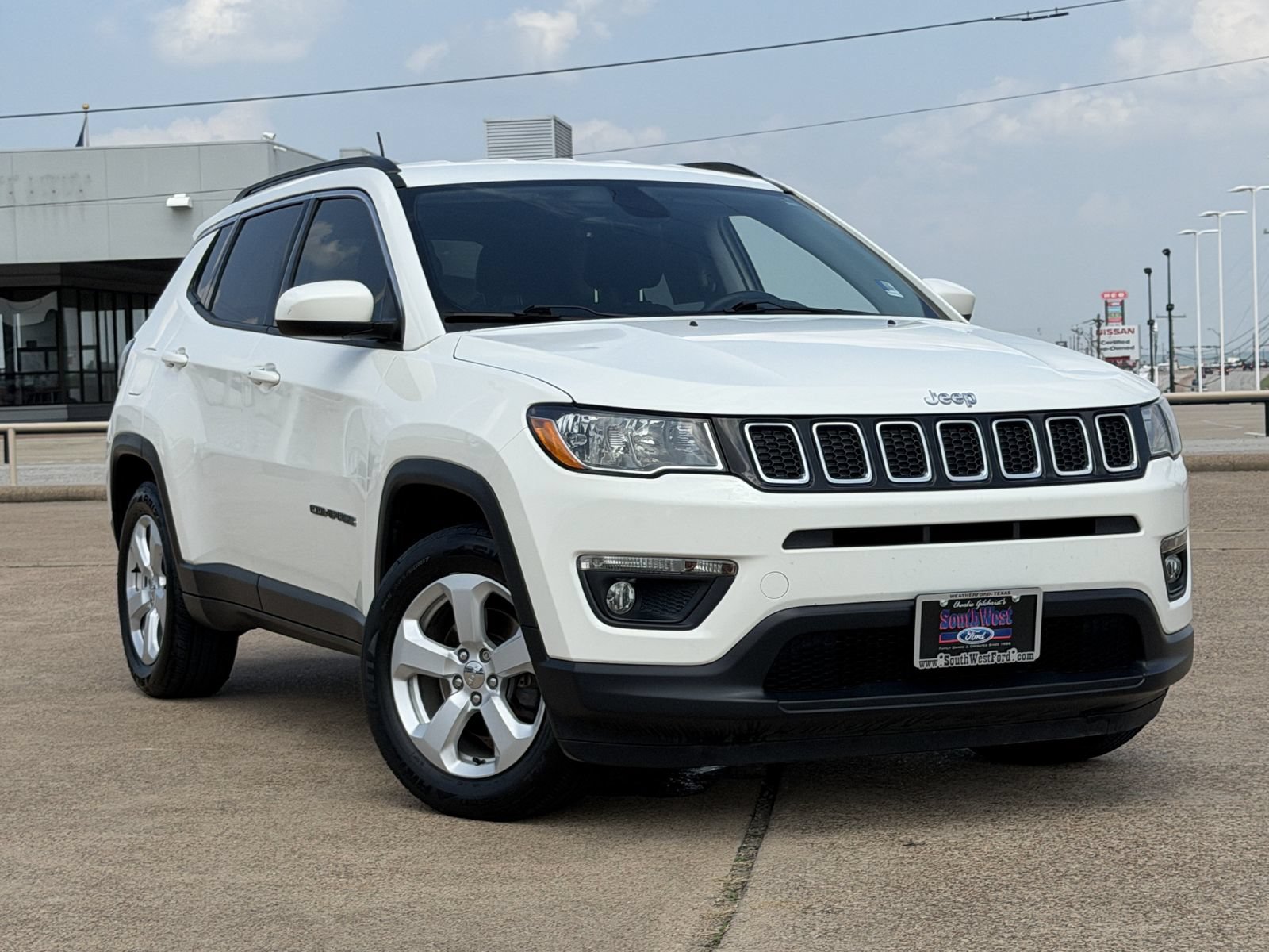 Used 2018 Jeep Compass Latitude w/ Popular Equipment Group FWD image 2