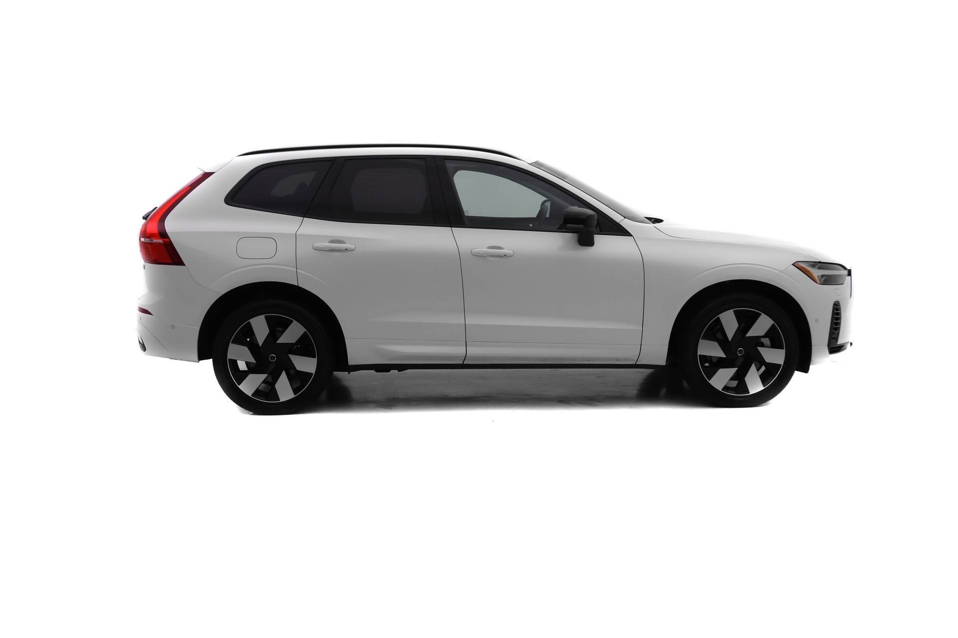 Used 2025 Volvo XC60 T8 Plus w/ Protection Package Premier image 21