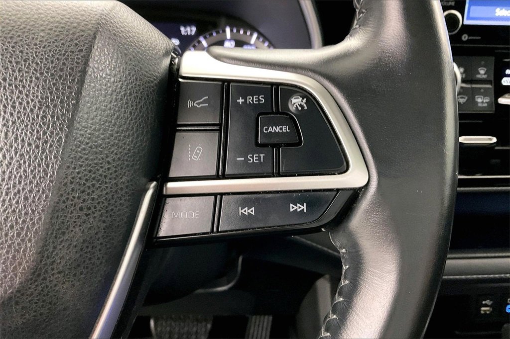 Used 2022 Toyota Highlander XSE image 11