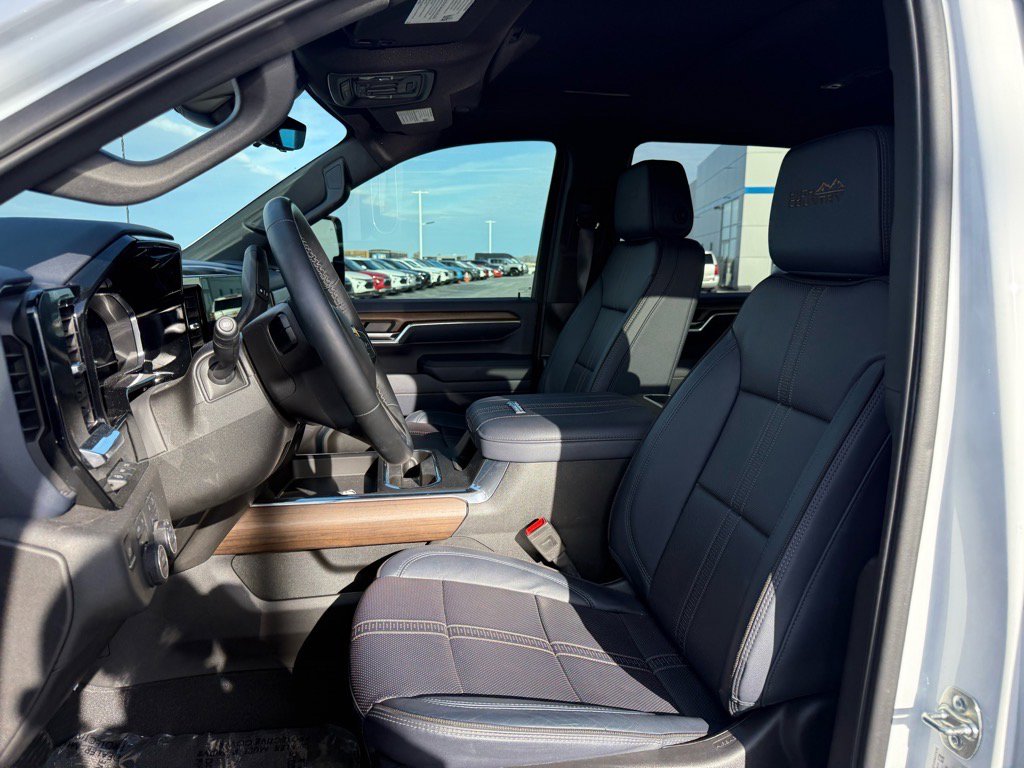 Used 2025 Chevrolet Silverado 2500 High Country w/ High Country Premium Package image 16