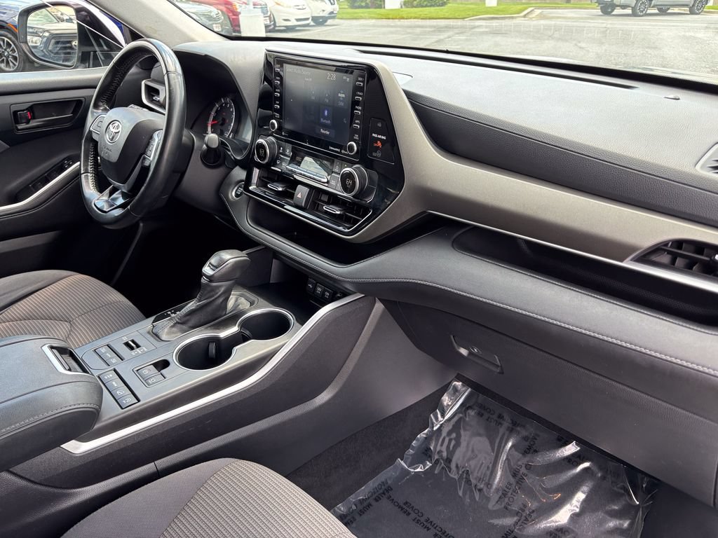 Used 2021 Toyota Highlander LE AWD/4WD image 37