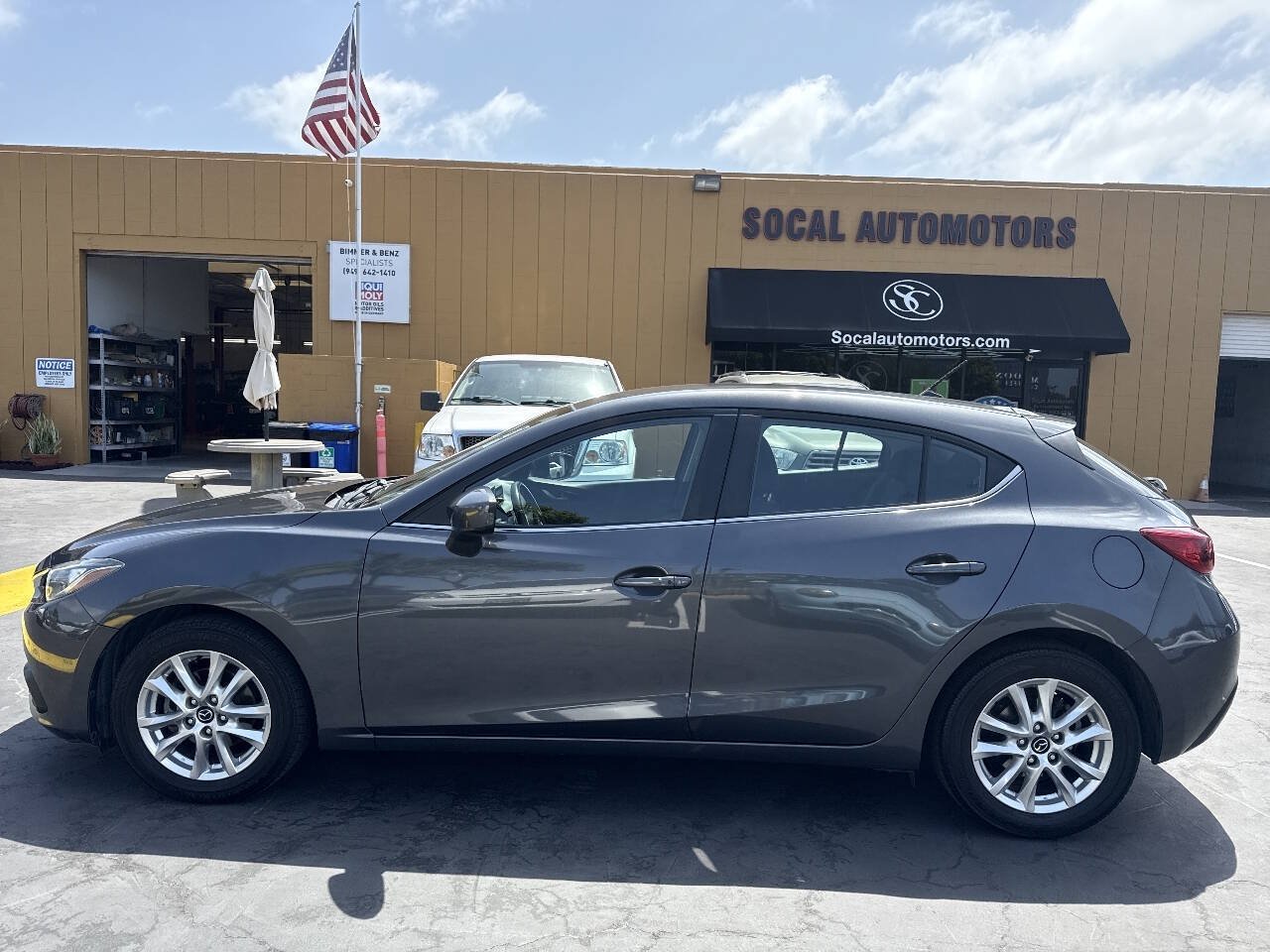 Used 2014 MAZDA MAZDA3 i Touring FWD image 2