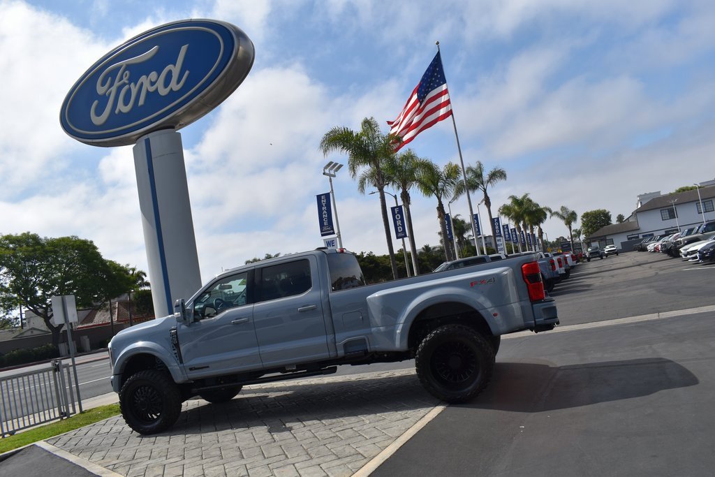 Used 2025 Ford F450 Lariat w/ FX4 Off-Road Package image 30