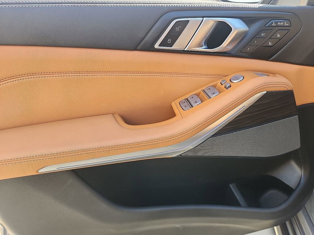 Used 2023 BMW X7 xDrive40i w/ Executive Package image 13