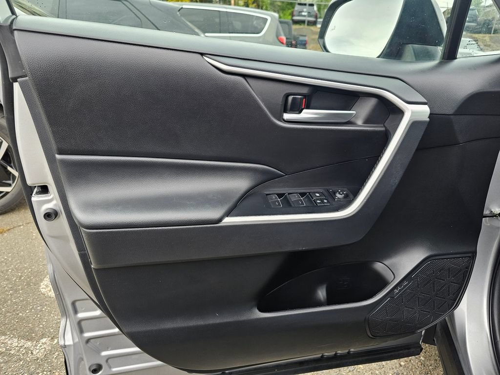 Used 2022 Toyota RAV4 XLE w/ XLE Grade Weather Package AWD/4WD image 22