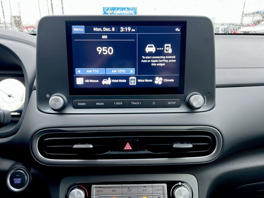 Used 2023 Hyundai Kona SE w/ Cargo Package image 13