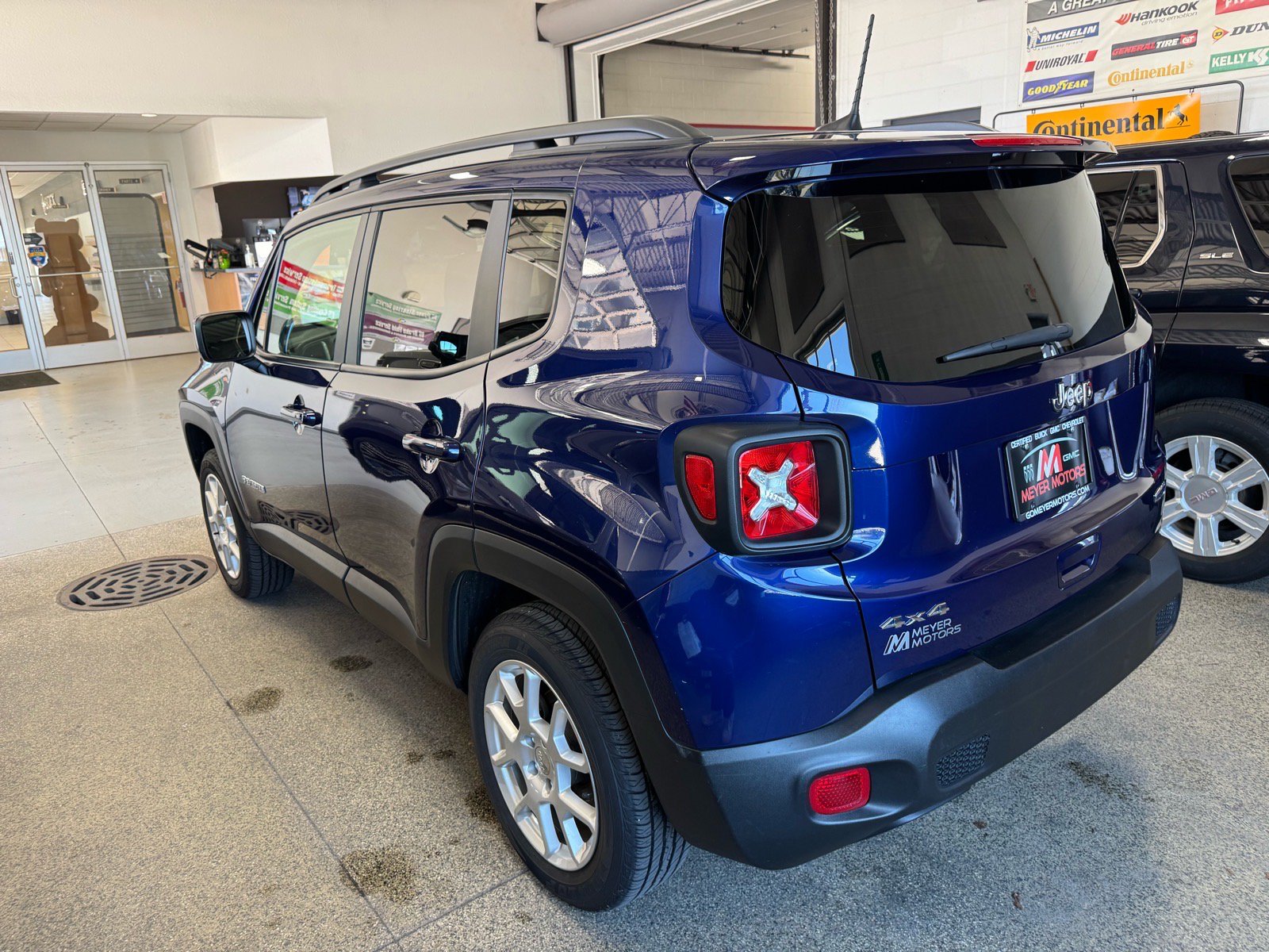 Used 2019 Jeep Renegade Latitude w/ Cold Weather Group AWD/4WD image 7
