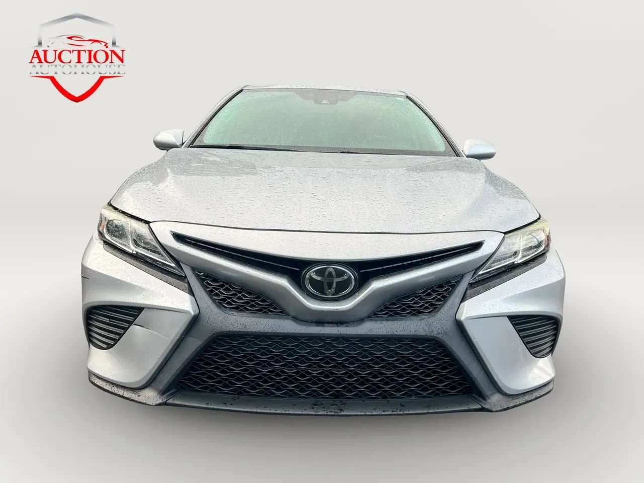 Used 2019 Toyota Camry SE FWD image 2