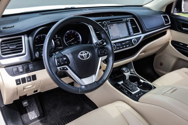 Used 2016 Toyota Highlander Limited FWD image 49