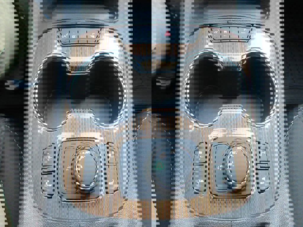 Certified 2023 GMC Acadia SLE w/ Driver Convenience Package image 28