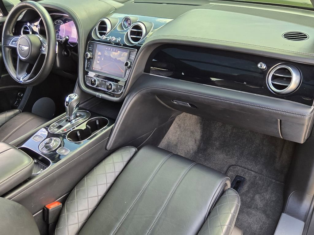 Used 2018 Bentley Bentayga image 18