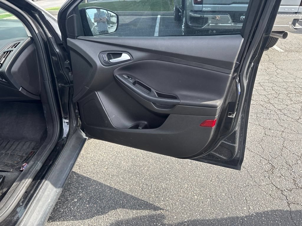 Used 2015 Ford Focus SE FWD image 17