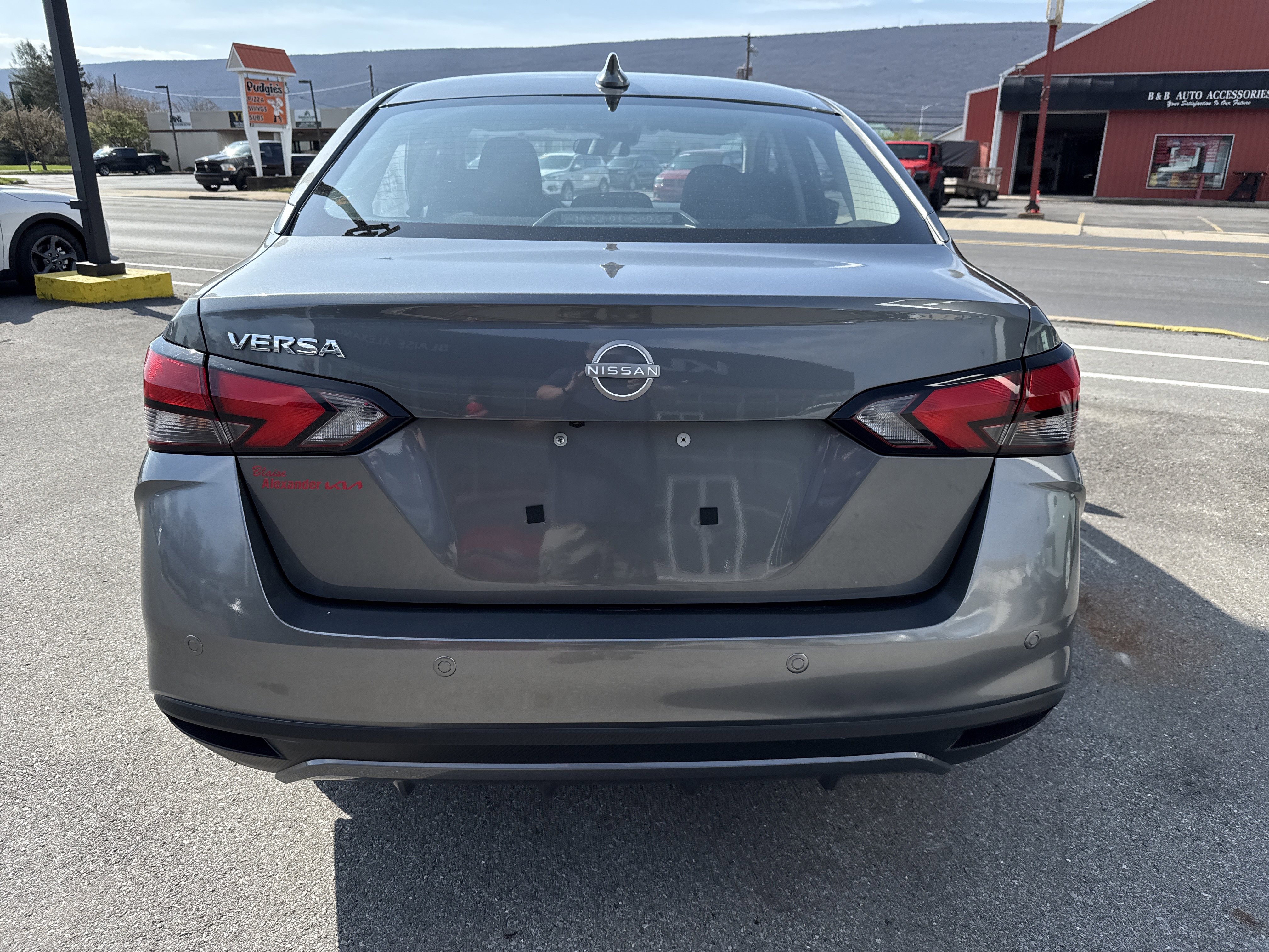 Used 2025 Nissan Versa SV FWD image 4