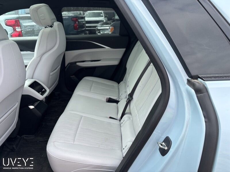 Used 2024 Cadillac Lyriq Luxury w/ LPO, Floor Liner Package AWD/4WD image 12