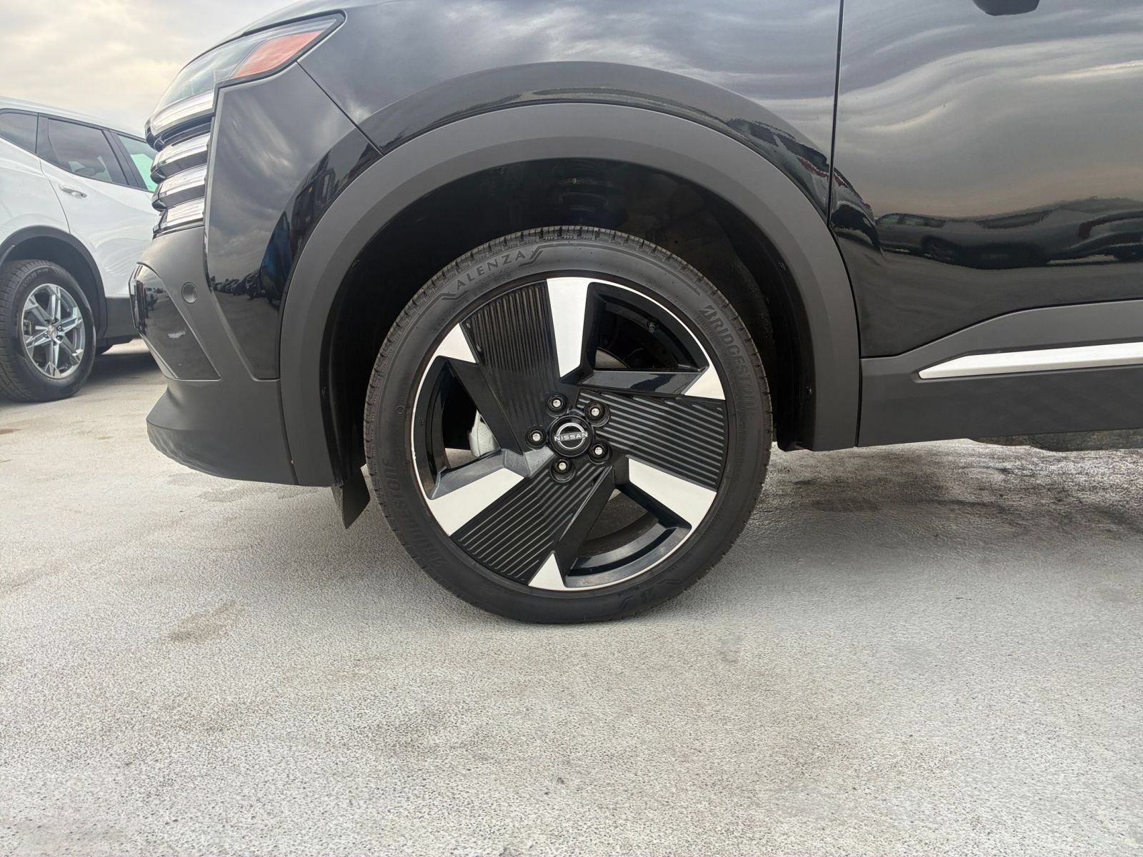 Used 2026 Nissan Kicks SR AWD/4WD image 24